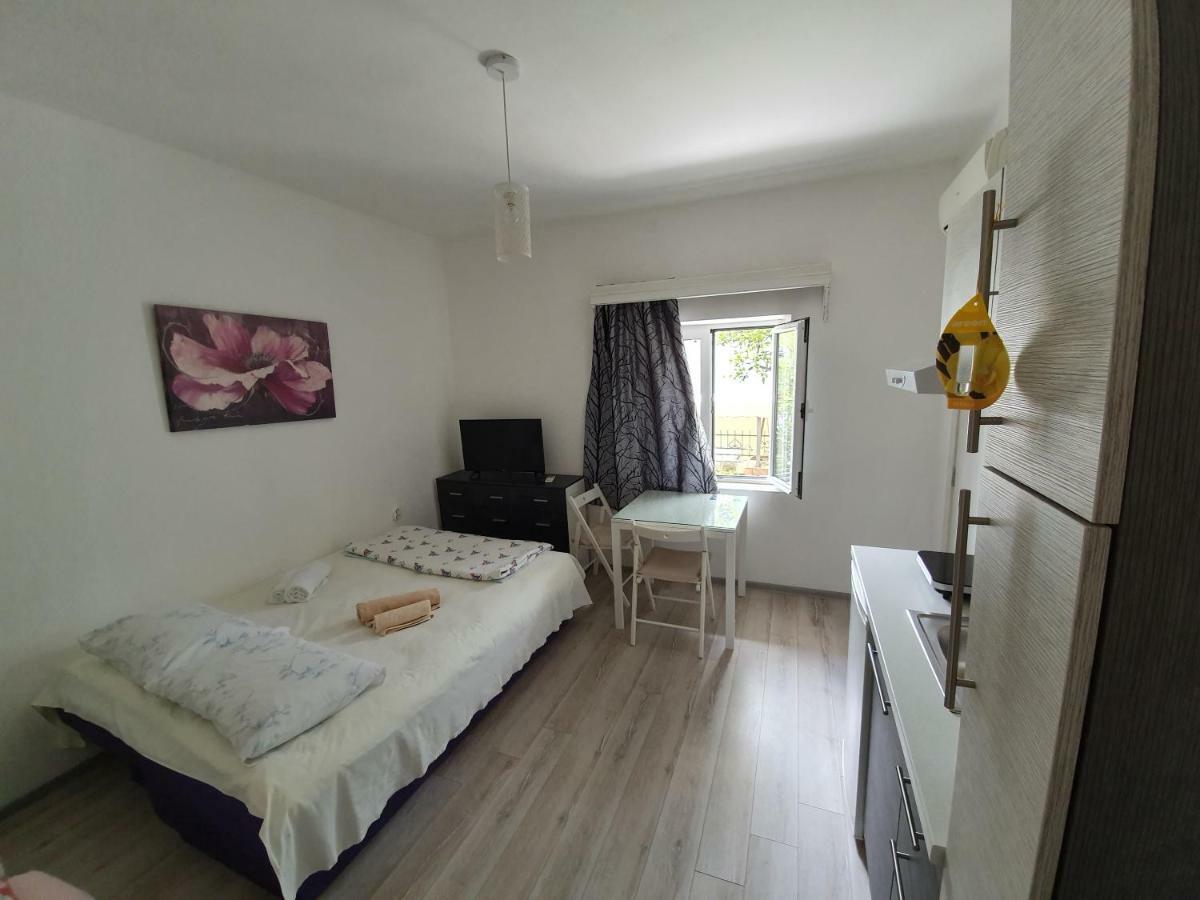 Studio Apartments Ilija Cattaro Esterno foto
